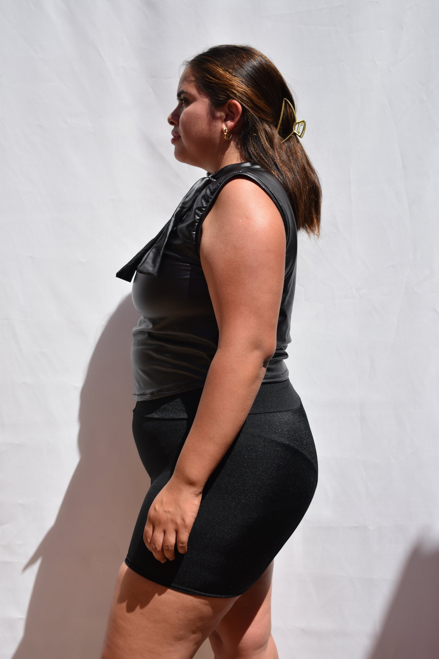 CROP SHAKI NEGRO