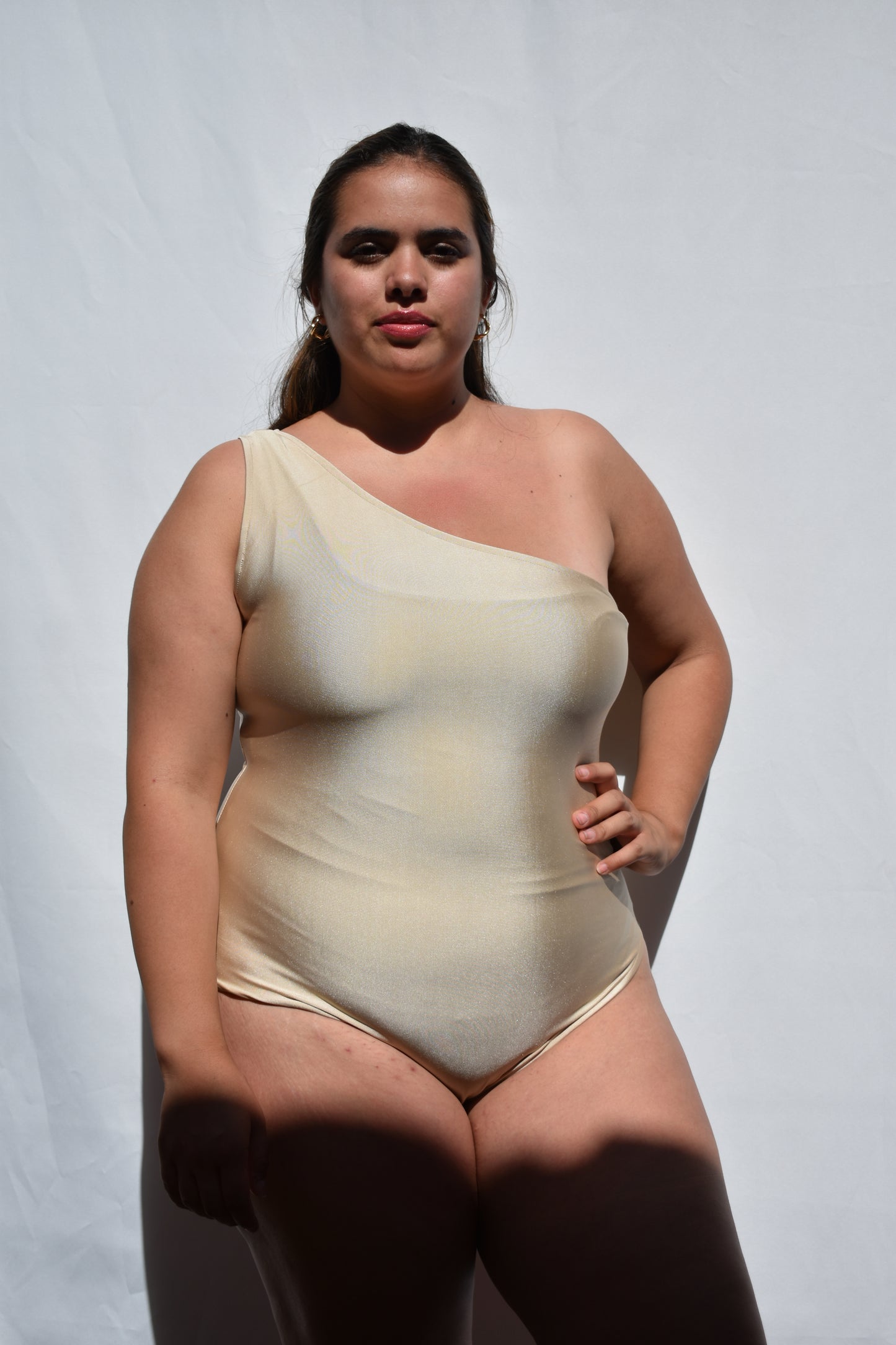 BODY ASIMETRICO BEIGE