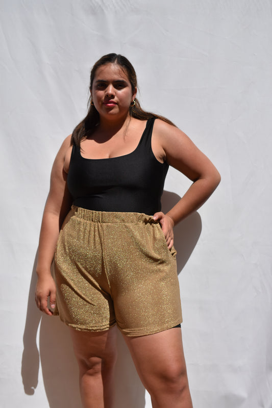 SHORT VENGANZA DORADO